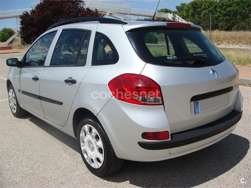 Usado Renault Clio GrandTour Dynamique 85 CV (62 kW) 2008 Gris / plata Familiar