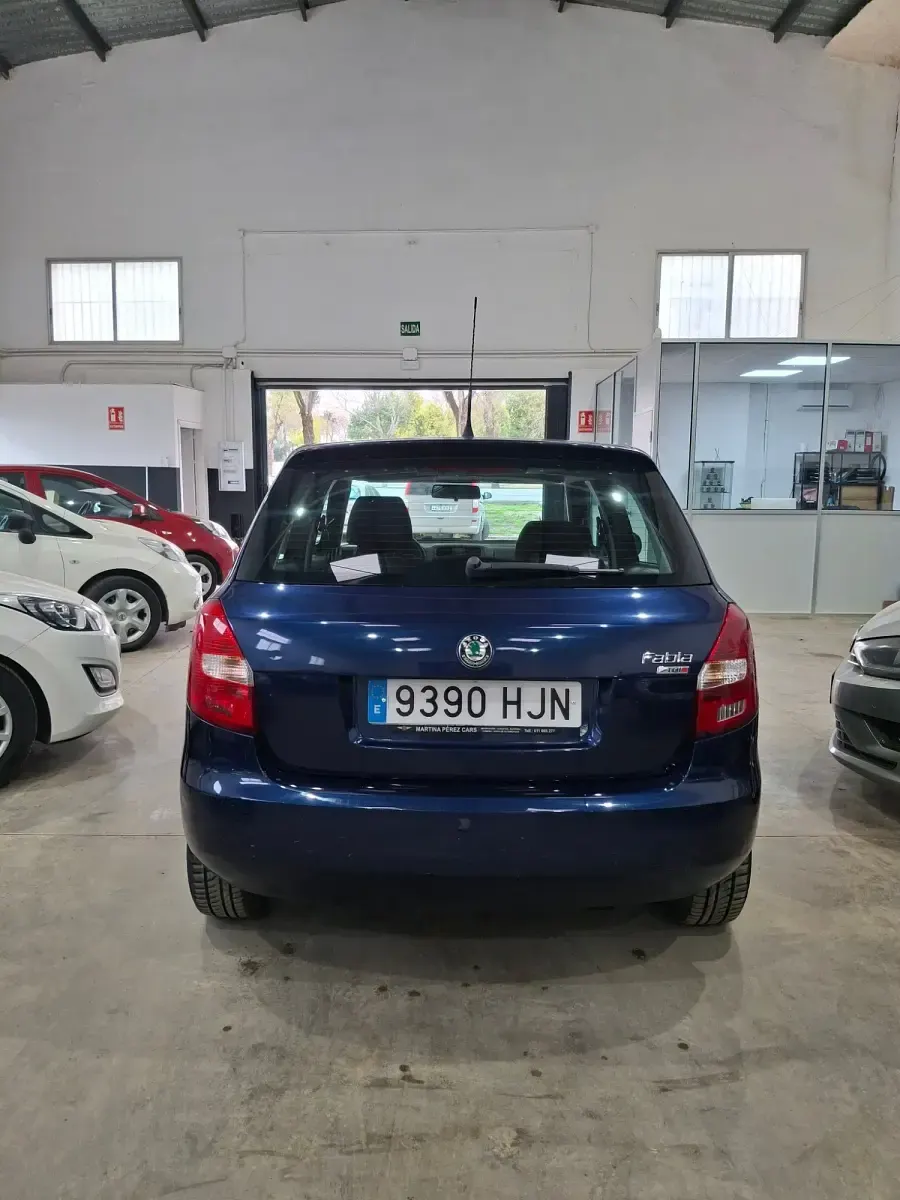 Usado Skoda Fabia Style 90 CV (66 kW) 2012 Azul Berlina