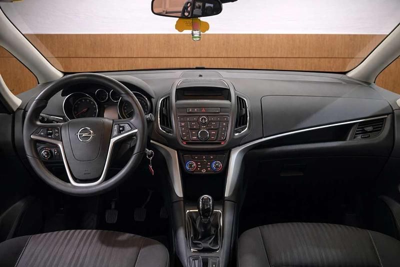 Usado Opel Zafira Tourer Selective 140 CV (102 kW) 2015 Blanco Monovolumen