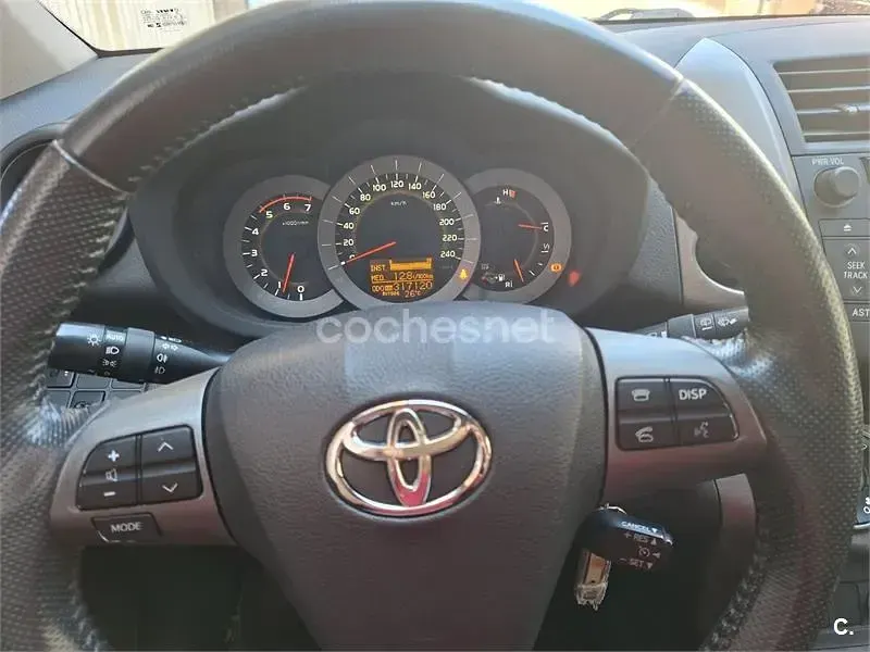 Usado Toyota RAV4 Advance 150 CV (110 kW) 2011 Gris / plata SUV