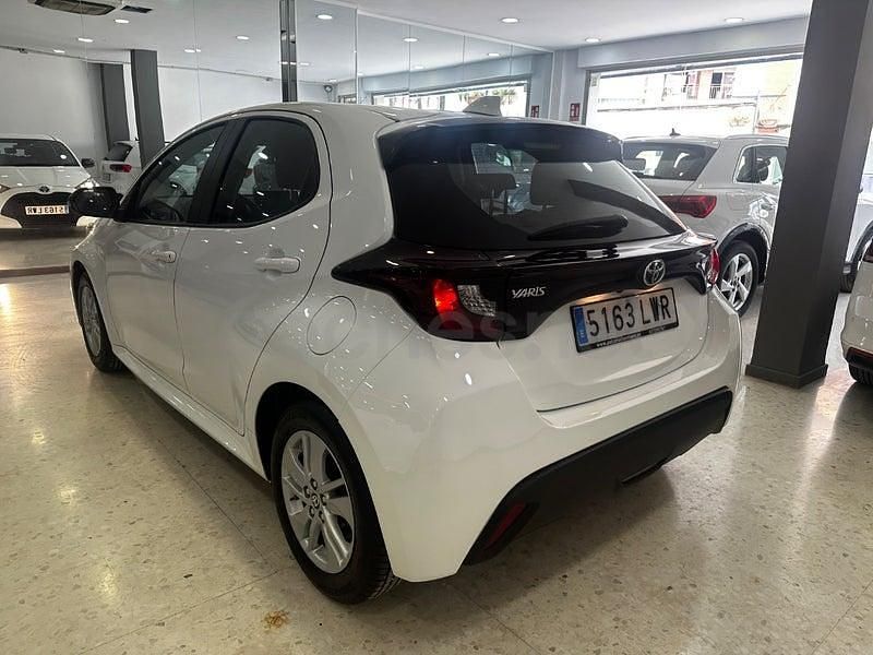Usado Toyota Yaris Hybrid Business Edition 116 CV (85 kW) 2022 Blanco Berlina