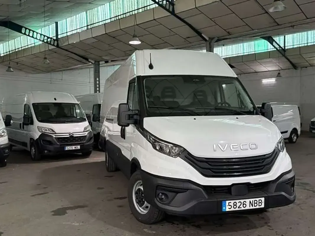 Usado Iveco Daily 160 CV (117 kW) 2025 Blanco Van