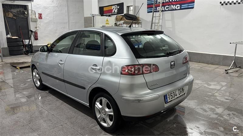Usado Seat Ibiza Sport 64 CV (47 kW) 2005 Gris / plata Utilitario