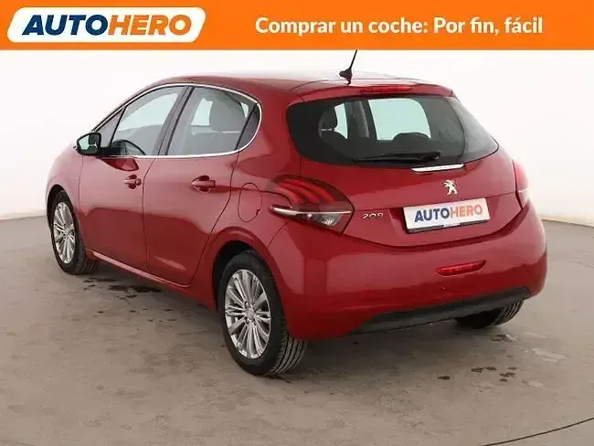 Usado Peugeot 208 Allure 100 CV (73 kW) 2018 Rojo Utilitario