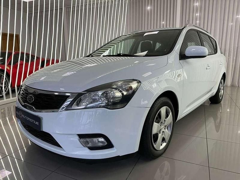 Blanco Usado 2011 Kia Ceed Sportswagon Plus Familiar | 5990 € - Imagen 1/4