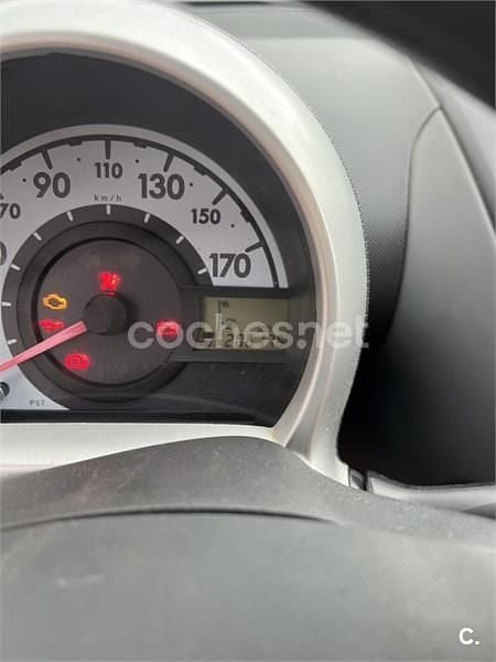Rojo Usado 2008 Peugeot 107 Utilitario | 2600 € (Precio justo) - Imagen 1/1