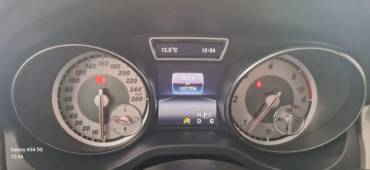 Usado Mercedes CLA200 AMG line 136 CV (100 kW) 2016 Gris / plata Berlina