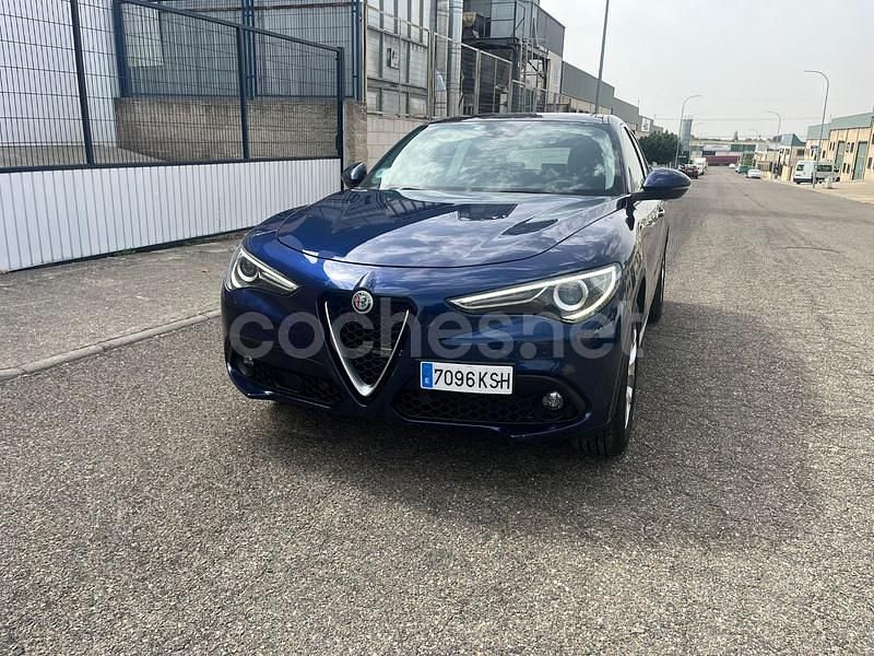 Usado Alfa Romeo Stelvio Executive 210 CV (154 kW) 2018 Violeta / lila SUV