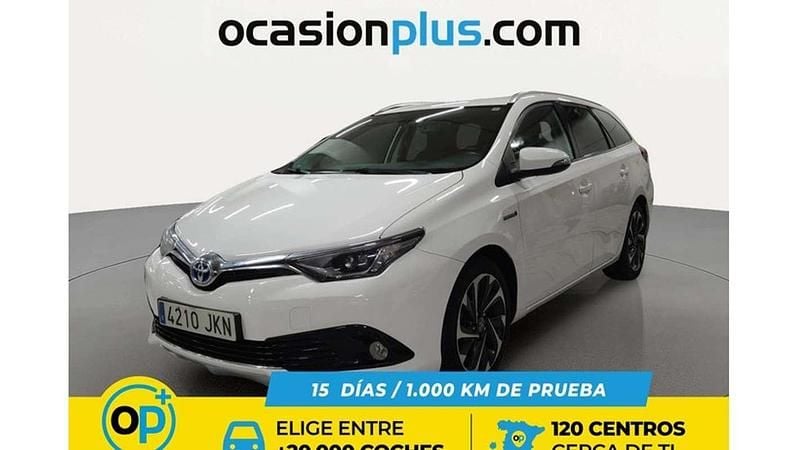 Usado Toyota Auris Touring Sports Business Edition 136 CV (100 kW) 2015 Blanco Familiar