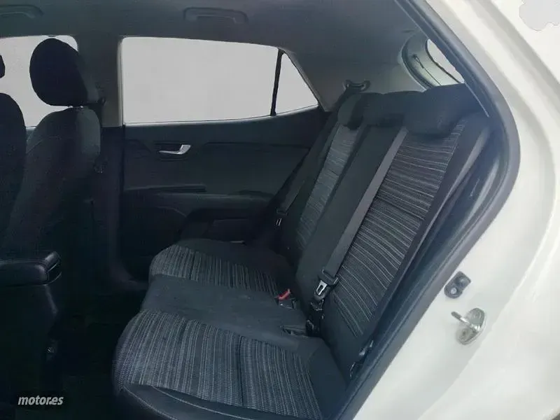 Usado Kia Stonic 84 CV (61 kW) 2022 SUV