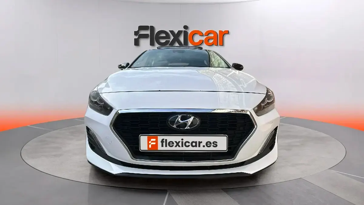 Usado Hyundai i30 140 CV (102 kW) 2018 Blanco Berlina