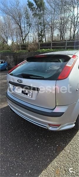 Usado Ford Focus Sport 145 CV (106 kW) 2005 Gris / plata Berlina