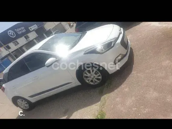 Usado Hyundai i20 GO! 85 CV (62 kW) 2016 Blanco Berlina