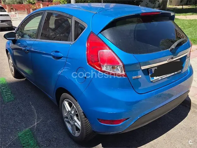 Usado Ford Fiesta Titanium 100 CV (73 kW) 2013 Azul Berlina