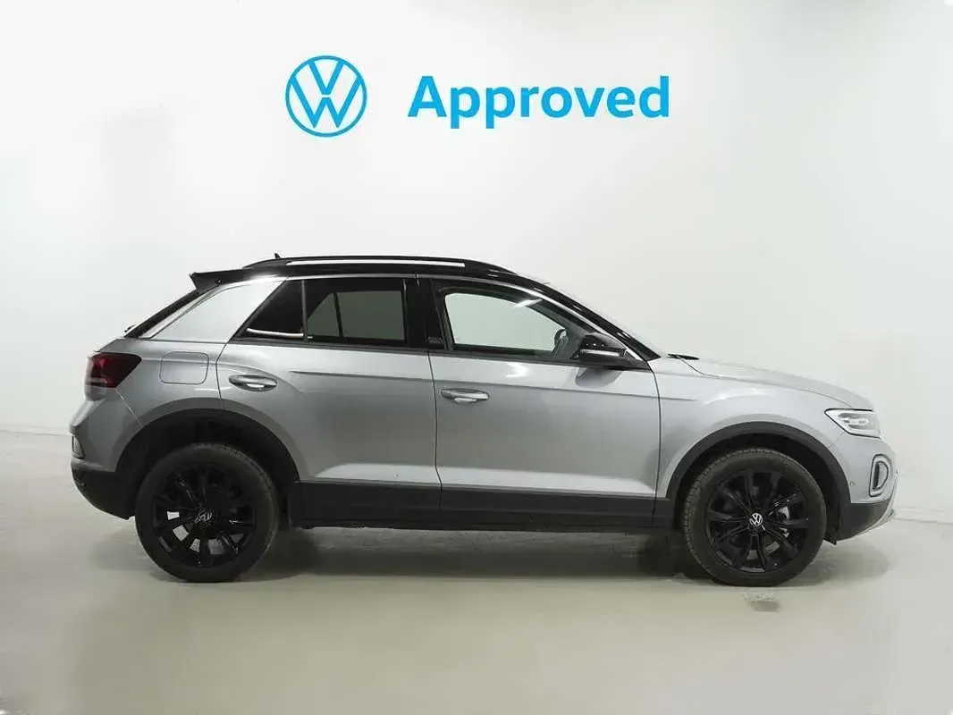 Usado VW T-Roc Life 150 CV (110 kW) 2023 Plateado SUV