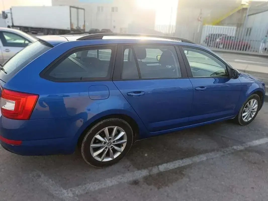 Usado Skoda Octavia 116 CV (85 kW) 2016 Azul Familiar