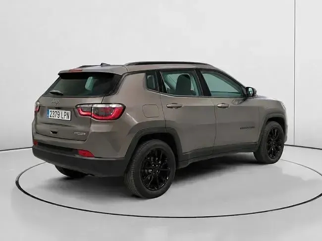 Usado Jeep Compass Night Eagle 130 CV (95 kW) 2021 Gris SUV