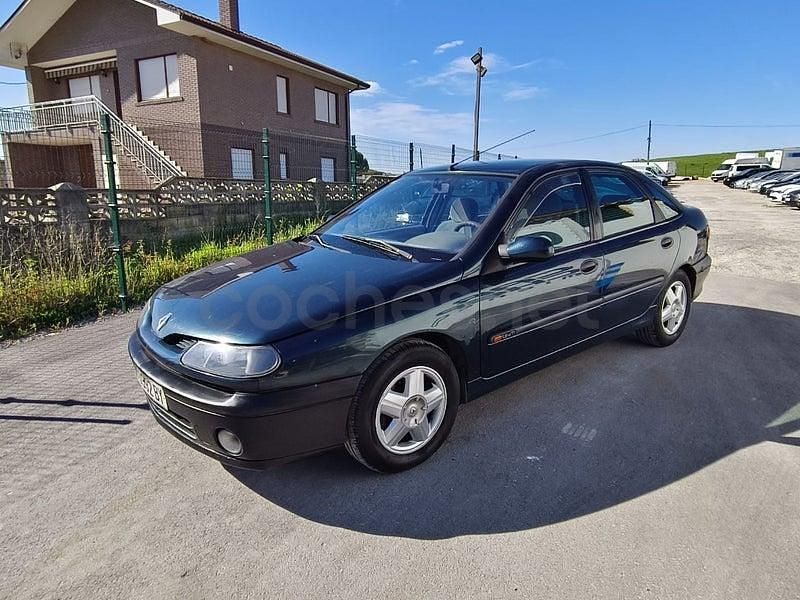 Usado Renault Laguna 100 CV (73 kW) 1998 Azul Berlina