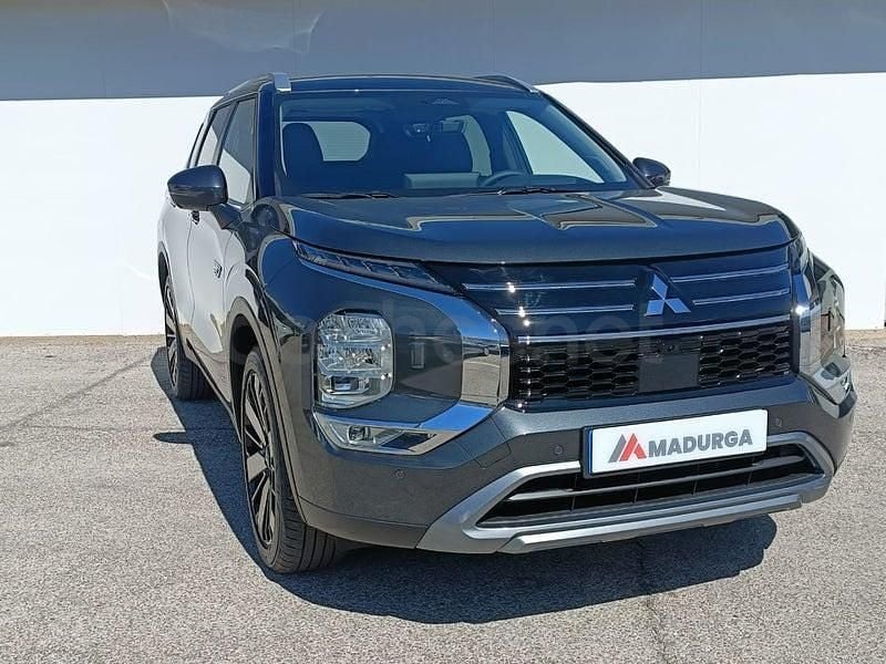 Nuevo Mitsubishi Outlander P-HEV 306 CV (225 kW) 2025 Gris / plata SUV