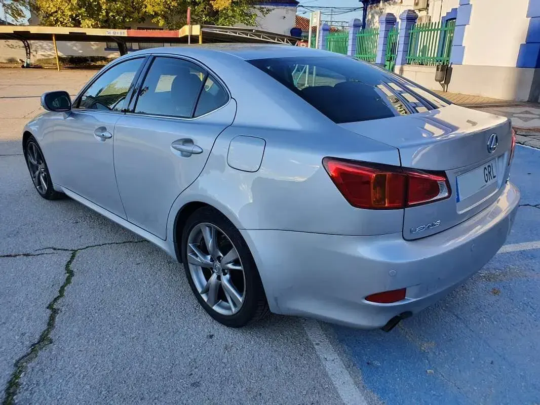 Usado Lexus IS250 Sport Line 208 CV (152 kW) 2009 Plateado Berlina