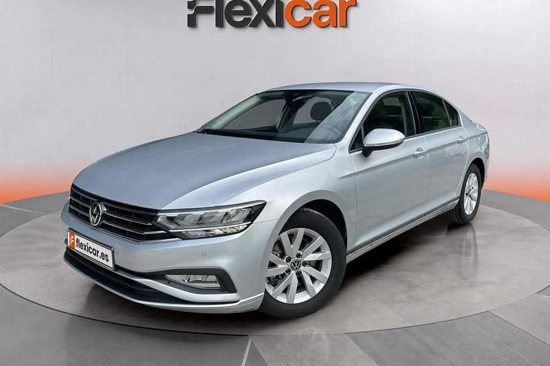 Usado VW Passat Business 150 CV (110 kW) 2021 Gris Berlina