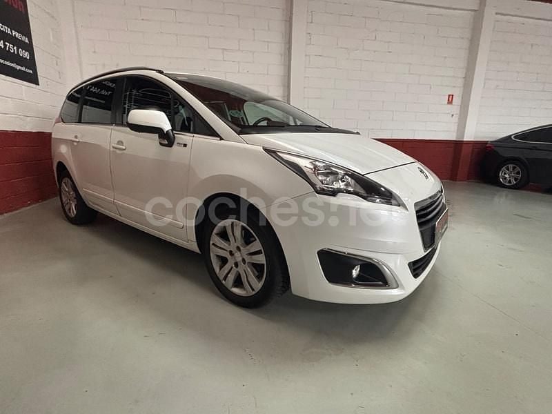 Usado Peugeot 5008 Allure 120 CV (88 kW) 2016 Blanco Monovolumen
