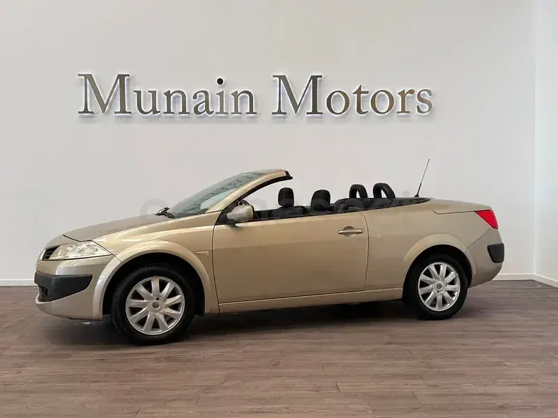 Usado Renault Mégane Cabriolet Authentique 110 CV (80 kW) 2007 Beige Descapotable
