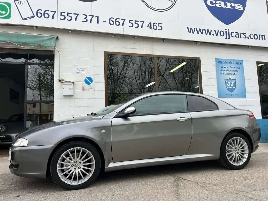 Usado Alfa Romeo GT Distinctive 165 CV (121 kW) 2005 Gris Coupe