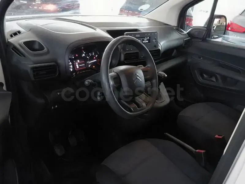 Usado Citroën Berlingo Feel 102 CV (75 kW) 2022 Blanco Monovolumen