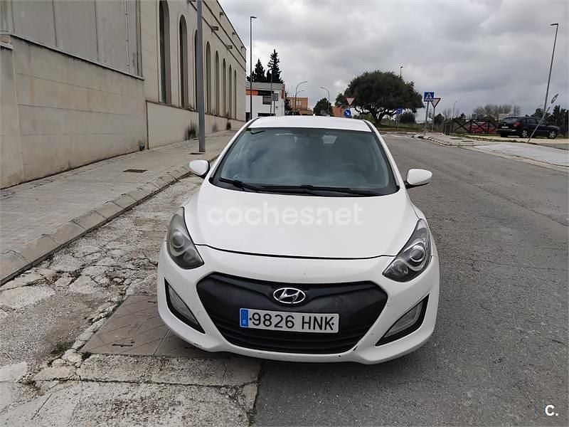Usado Hyundai i30 Base 90 CV (66 kW) 2013 Blanco Berlina