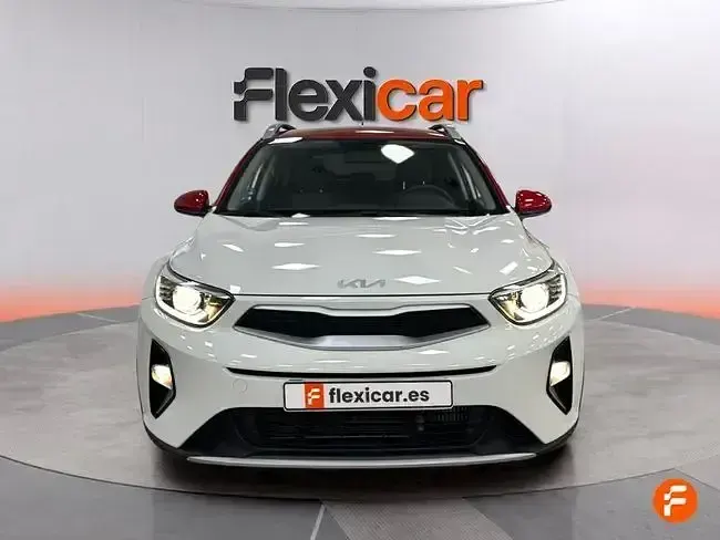 Używany Kia Stonic 100 KM (73 kW) 2023 Biały SUV