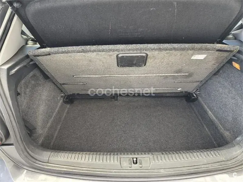 Usado VW Polo R-line 90 CV (66 kW) 2012 Gris / plata Utilitario