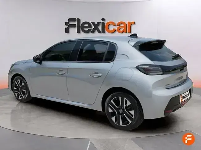 Usado Peugeot 208 Allure 100 CV (73 kW) 2025 Gris Utilitario