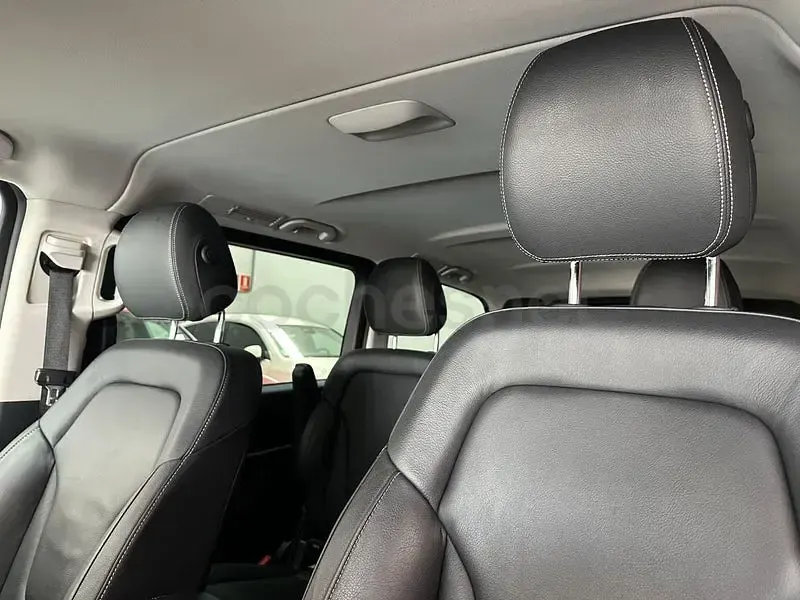 Usado Mercedes V250 Avantgarde 190 CV (139 kW) 2022 Gris / plata Monovolumen