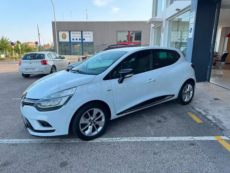 Usado Renault Clio IV Dynamique 95 CV (69 kW) 2016 Blanco Berlina
