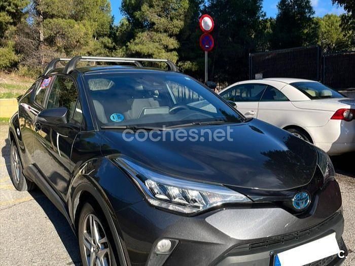 Usado Toyota C-HR Active 122 CV (89 kW) 2022 Gris / plata SUV