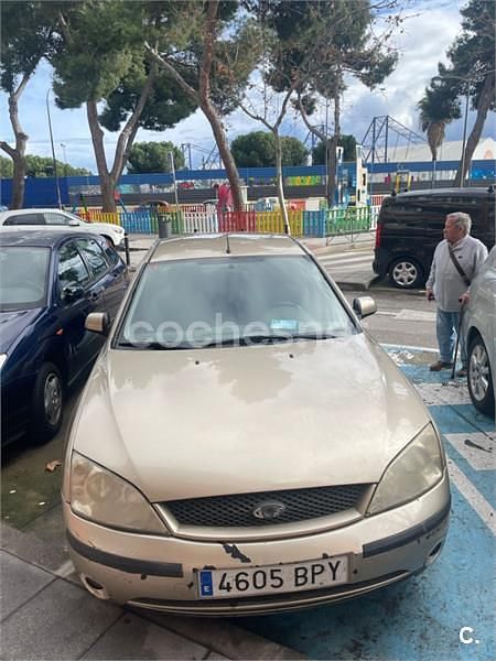 Usado Ford Mondeo Trend 115 CV (84 kW) 2001 Beige Berlina