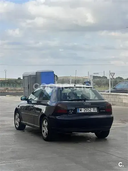 Usado Audi A3 Ambition 110 CV (80 kW) 1999 Azul Utilitario