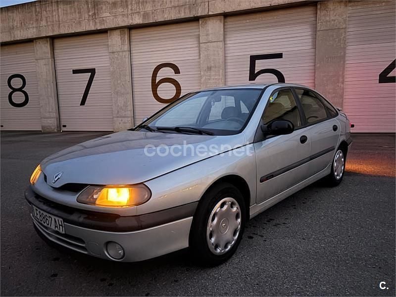 Gris / plata Usado 2000 Renault Laguna Berlina | 1950 € - Imagen 1/4