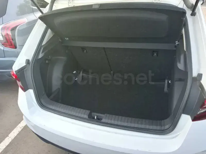 Usado Skoda Fabia Selection 95 CV (69 kW) 2024 Blanco Utilitario