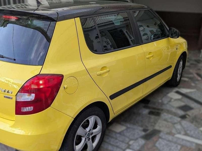 Brugt Skoda Fabia Ambition 75 HK (55 kW) 2012 Gul Stationcar