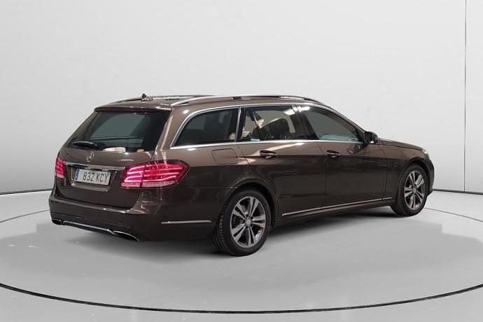 Usado Mercedes E220 170 CV (125 kW) 2014 Marrón Familiar