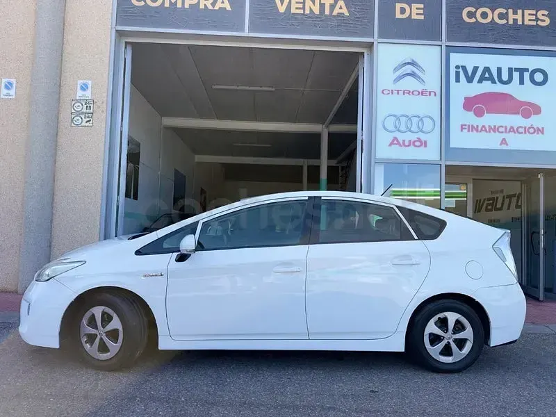 Usado Toyota Prius Advance 136 CV (100 kW) 2013 Blanco Berlina