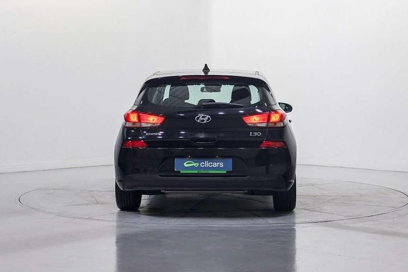 Usado Hyundai i30 120 CV (88 kW) 2017 Negro Utilitario
