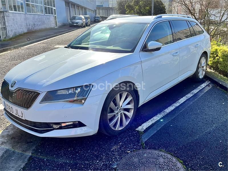 Usado Skoda Superb Style 150 CV (110 kW) 2016 Blanco Familiar