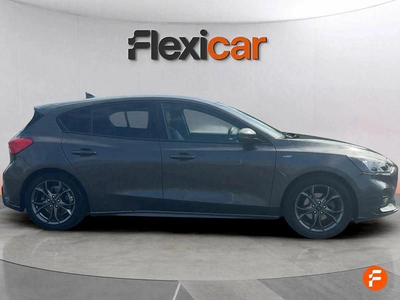 Usado Ford Focus ST-Line 125 CV (91 kW) 2019 Gris / plata Berlina