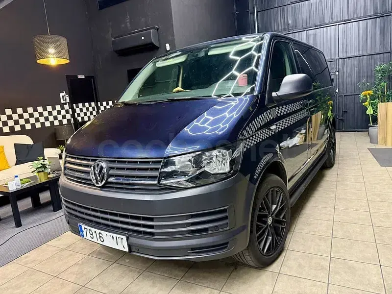 Usado VW Caravelle Trendline 102 CV (75 kW) 2017 Azul Van
