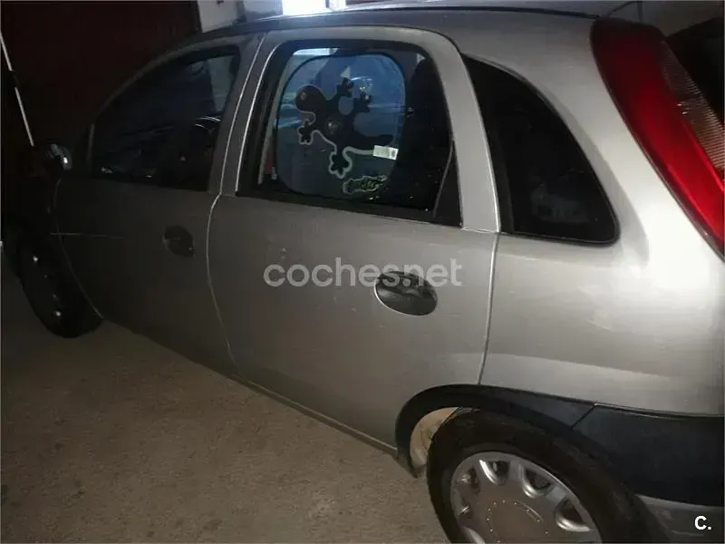 Usado Opel Corsa Comfort 75 CV (55 kW) 2002 Gris / plata Utilitario