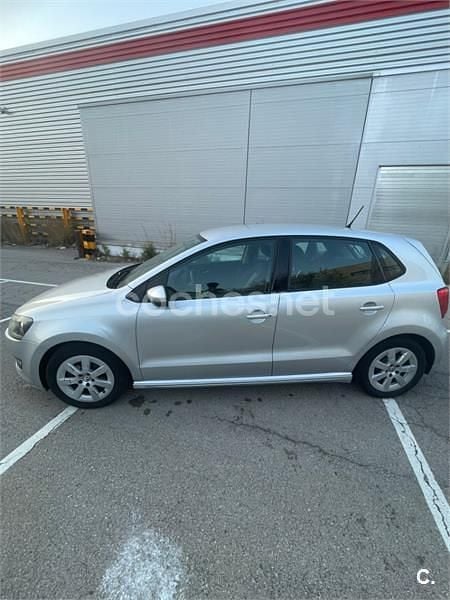 Usado VW Polo 75 HP (55 kW) 2012 Cinzento Citadino