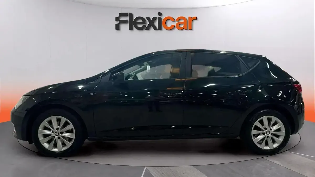 Usado Seat Leon Style 110 CV (80 kW) 2018 Negro Berlina